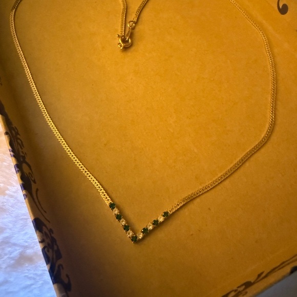 Vintage Avon Goldtone Necklace with Green and Clear Stones - Picture 5 of 11